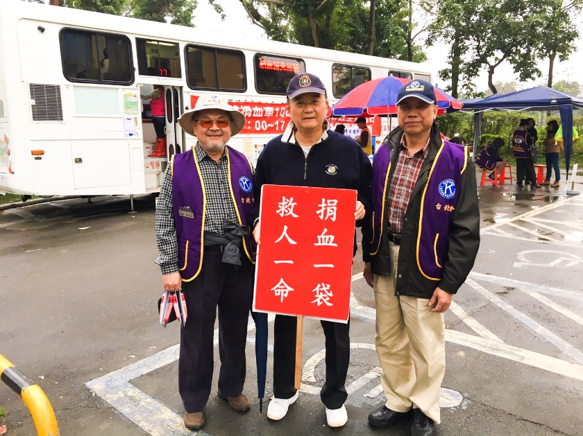 董事長與活動人員合照
