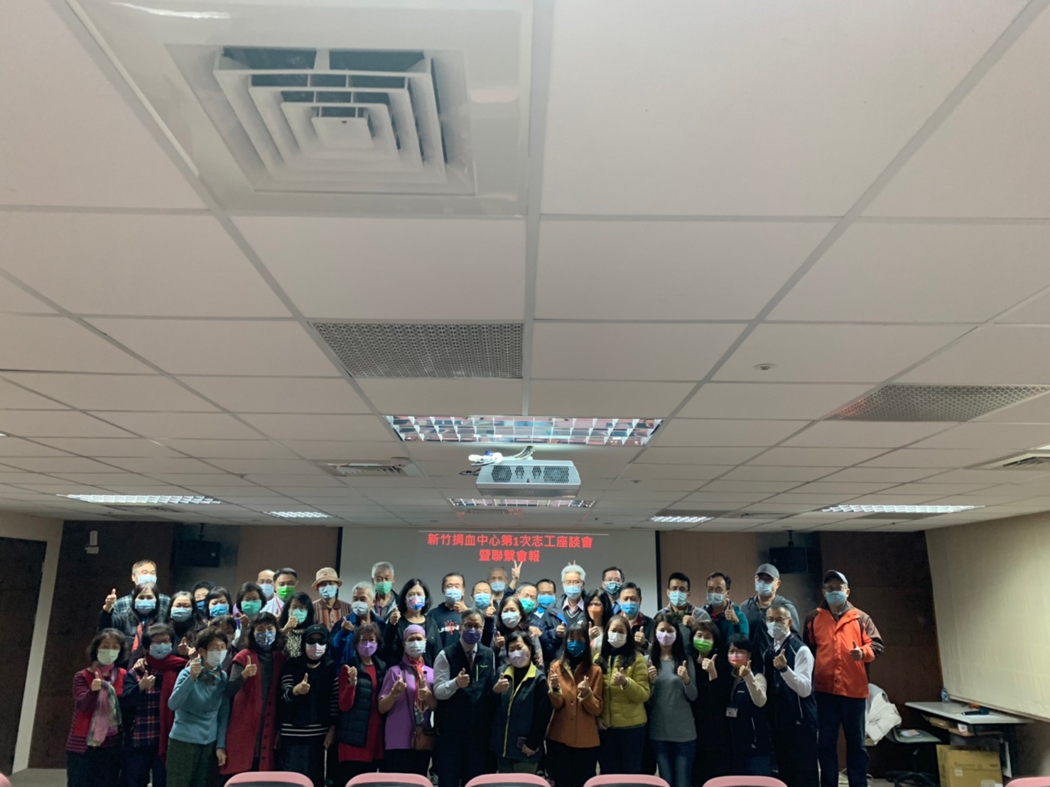 111年第1次志工座談會合影